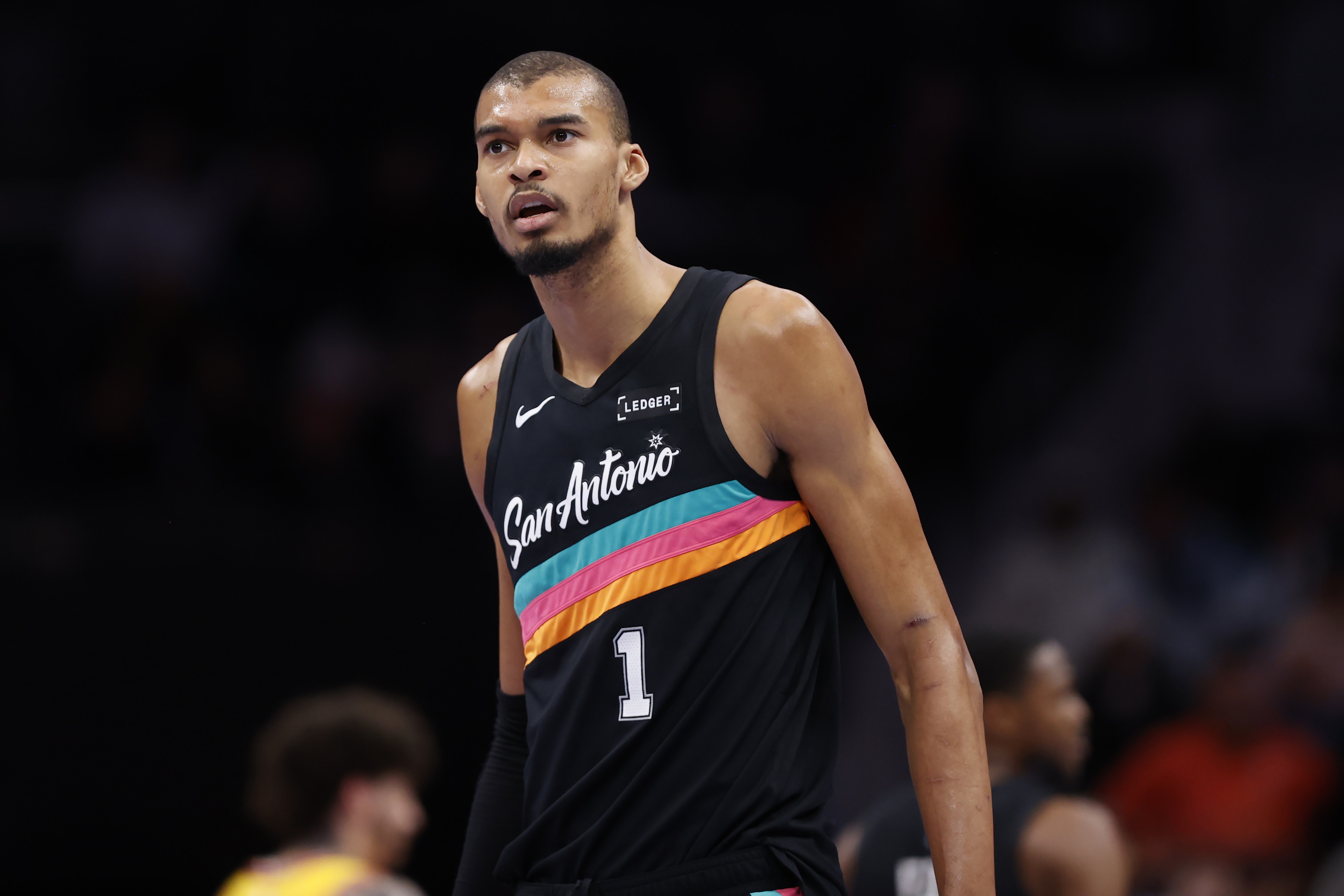 文班亚马：克劳福德是我最爱看的球员之一 他是很棒的导师