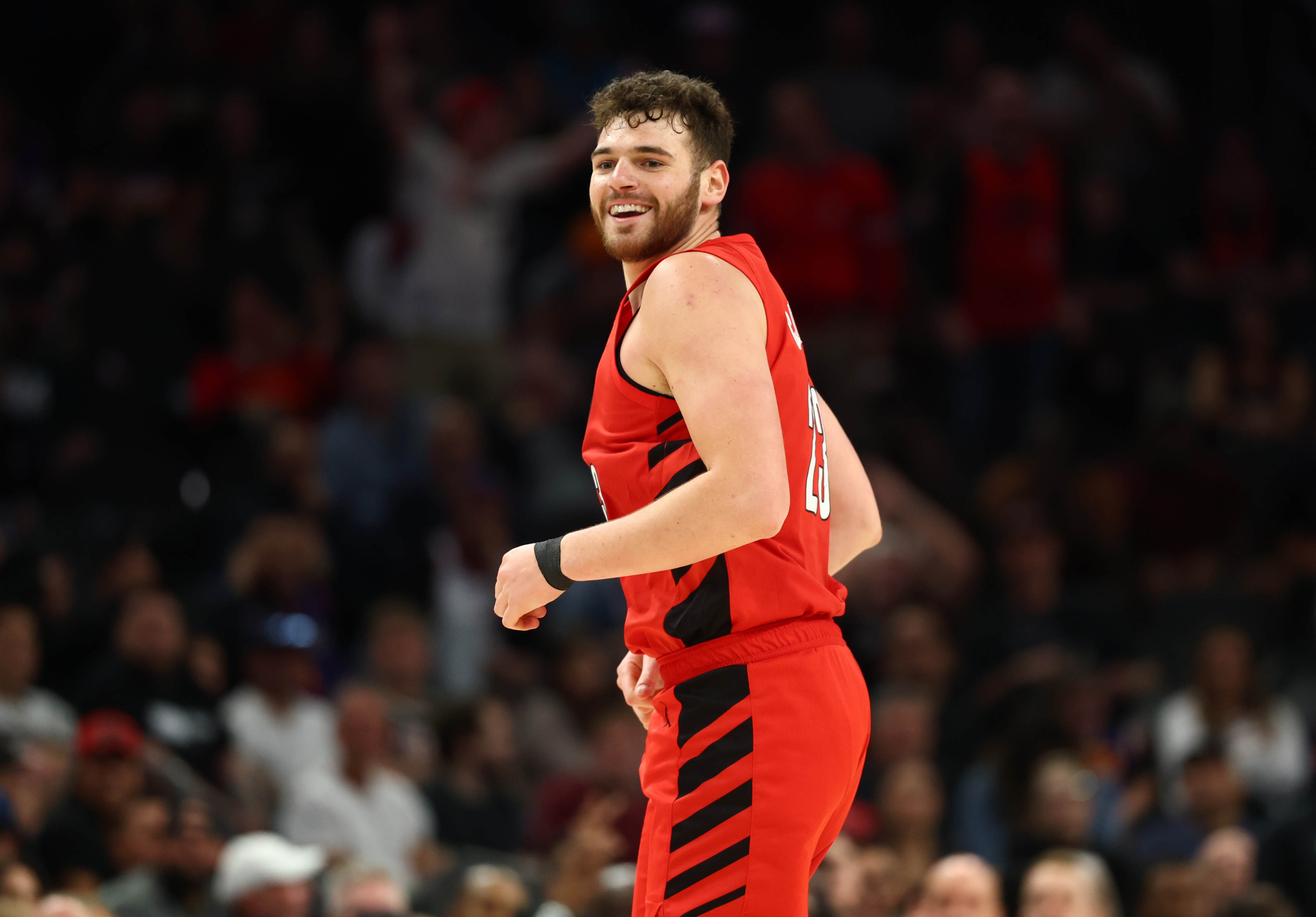 华体会官方-都挺能抢！克林根11分15板5助3帽&amp;庄神6分17板4助2断