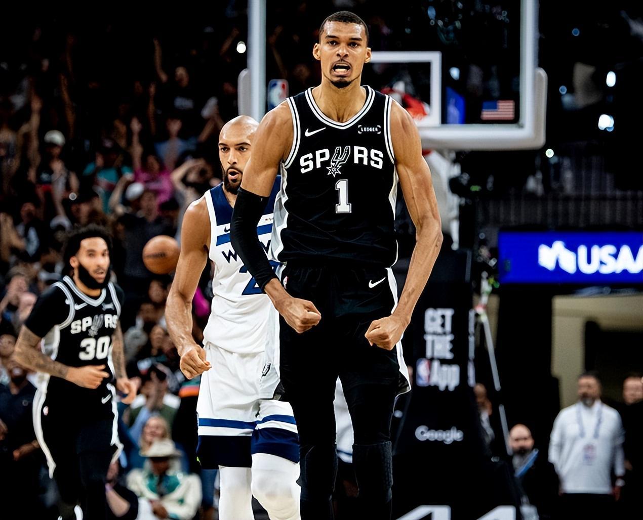 华体会官网-27分17板5助3帽！文班亚马刷爆NBA纪录，马刺造29分惨案